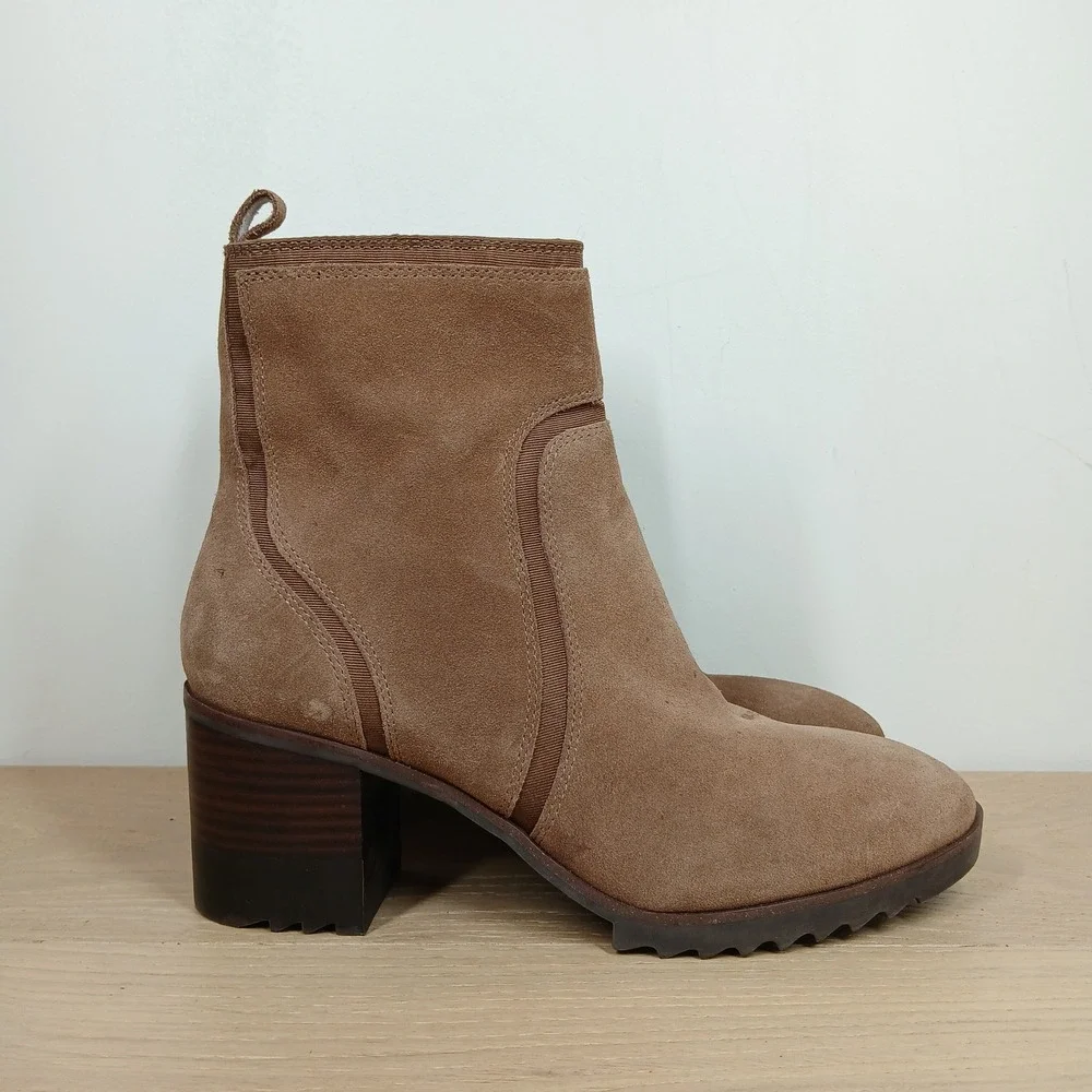 Blondo Raniah Waterproof Ankle Boots Womens 9.5 Taupe Suede Minimalist Office